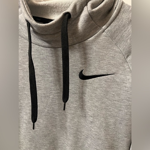 Nike Men’s Sweat Shirt. - Picture 2 of 5